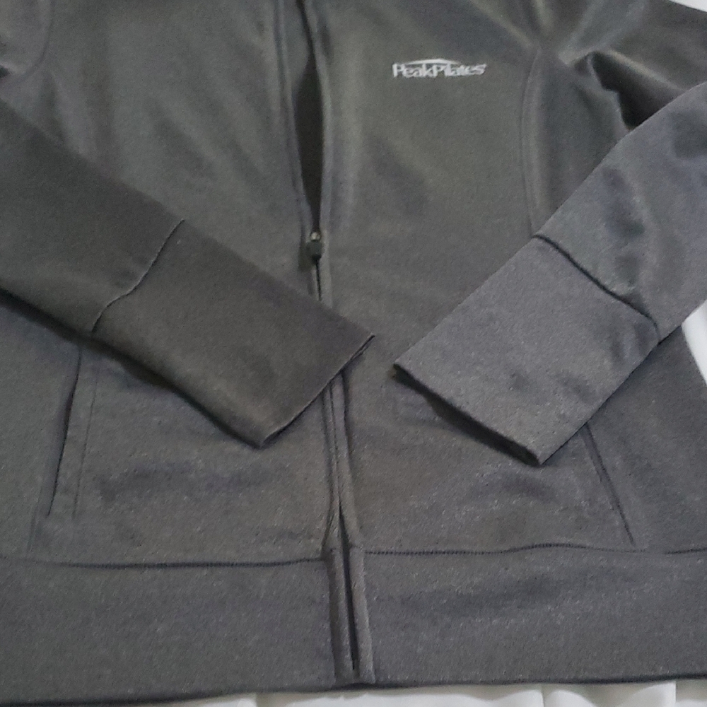 ALO Yoga Gray Jacket with Full-Length Zipper - Picture 3 of 17